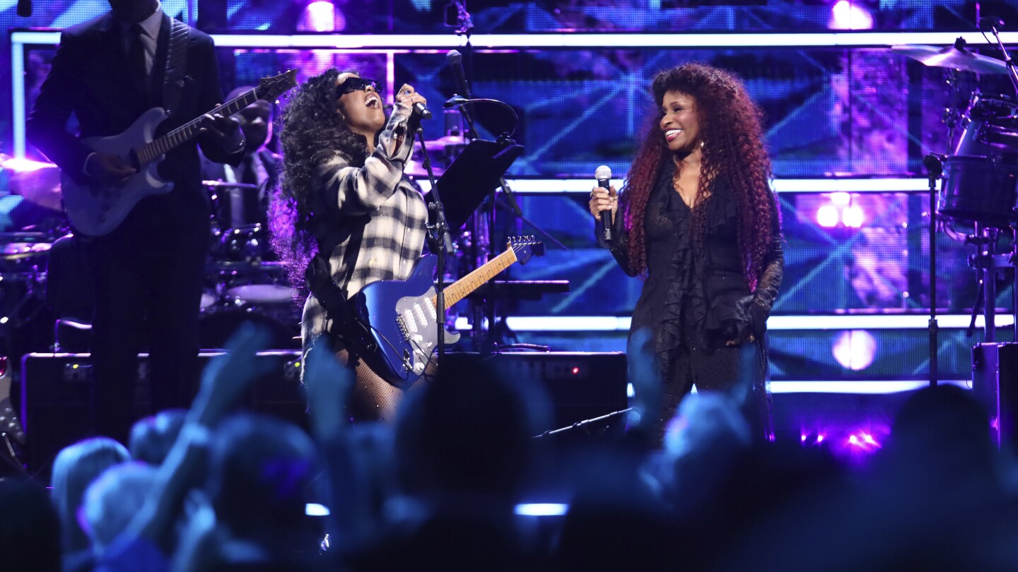 Sheryl Crow, Missy Elliott y Chaka Khan impresionan en el Salón de la Fama del Rock and Roll