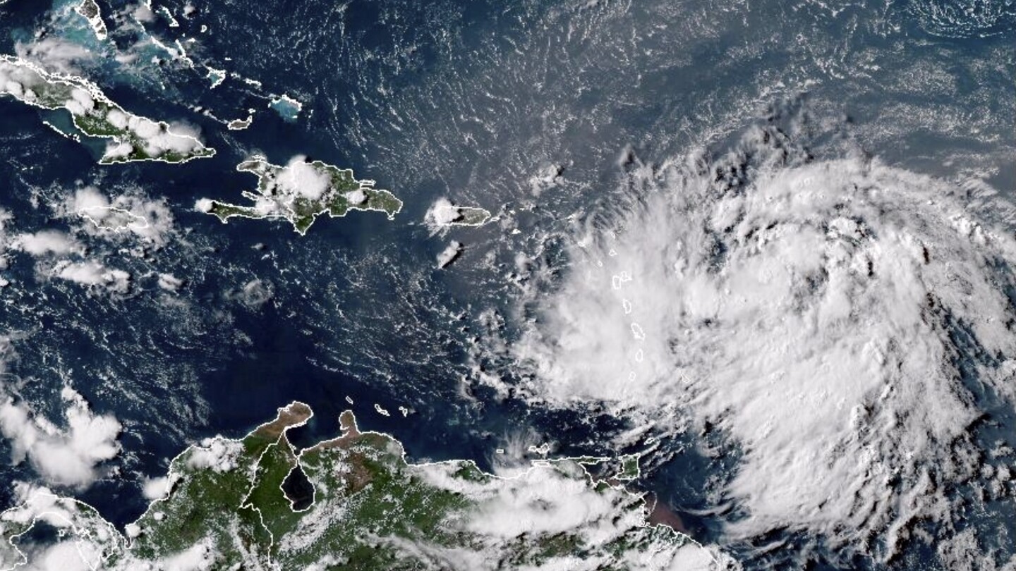 La tempesta tropicale Ernesto colpisce Porto Rico