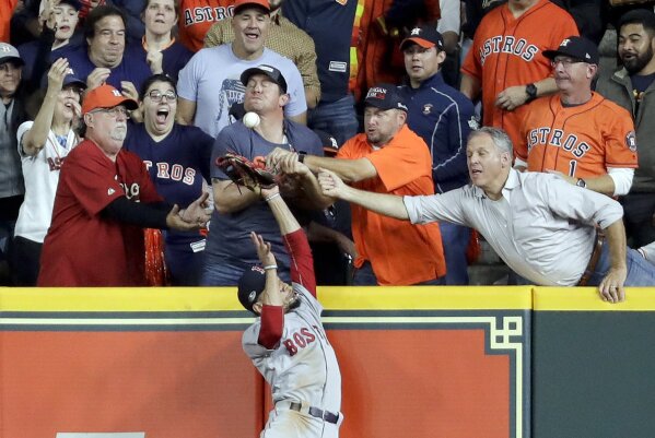 Andrew Benintendi makes diving catch to preserve Game 4 for Red