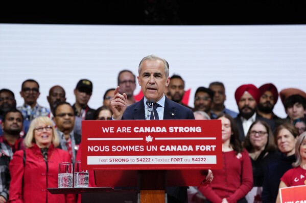 O primeiro -ministro canadense Mark Carney fala com os apoiadores no palco em sua sede de campanha depois que o Partido Liberal venceu a eleição canadense em Ottawa, terça -feira, 29 de abril de 2025. (Justin Tang // The Canadian Press via AP)