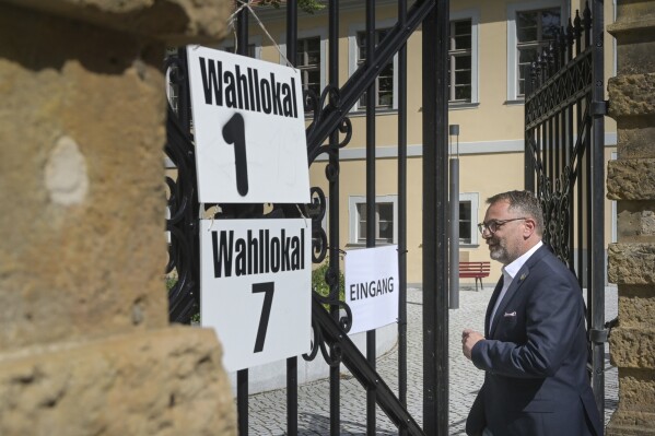 Julian Vonarb, Lord Mayor of Gera, comes to cast his vote for Thuringia local elections, at a polling station in Gera, germany, Sunday, May 26, 2024. (Heiko Rebsch/dpa via AP)