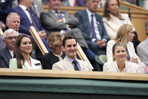 Roger Federer Returns To Wimbledon, Chats With Catherine, Princess