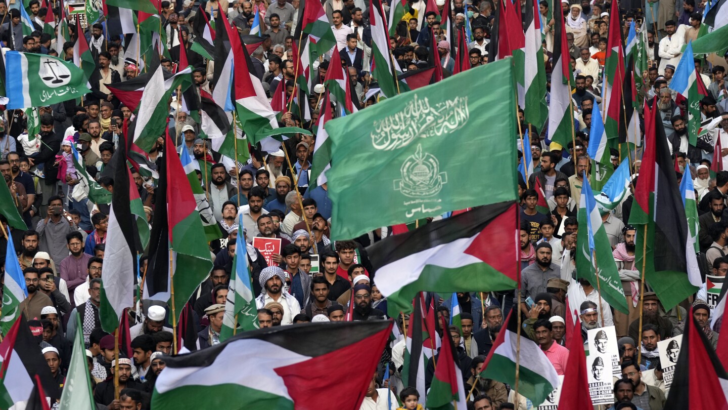 От Берлин до Карачи хиляди демонстрират в подкрепа или на Израел, или на палестинците