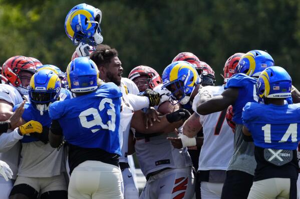 Aaron Donald swings helmet in brawl between Rams, Bengals