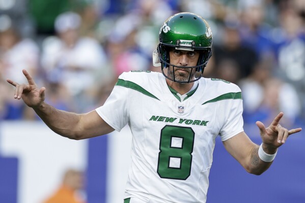 Aaron Rodgers throws a TD pass in his brief preseason debut as Jets beat  Giants 32-24