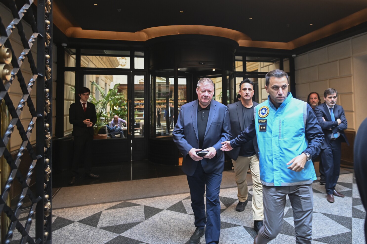 Liam Payne's father arrives in Buenos Aires days after the pop star's fatal  hotel plunge | AP News