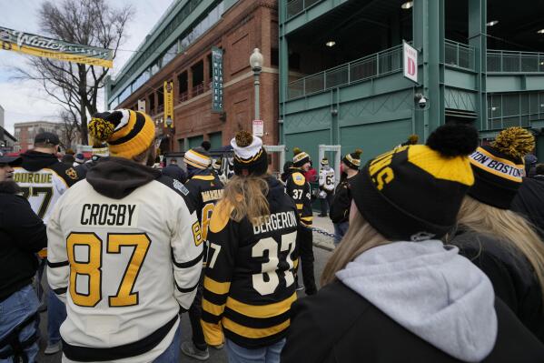 With Winter Classic near, Bruins test out their throwback gear at
