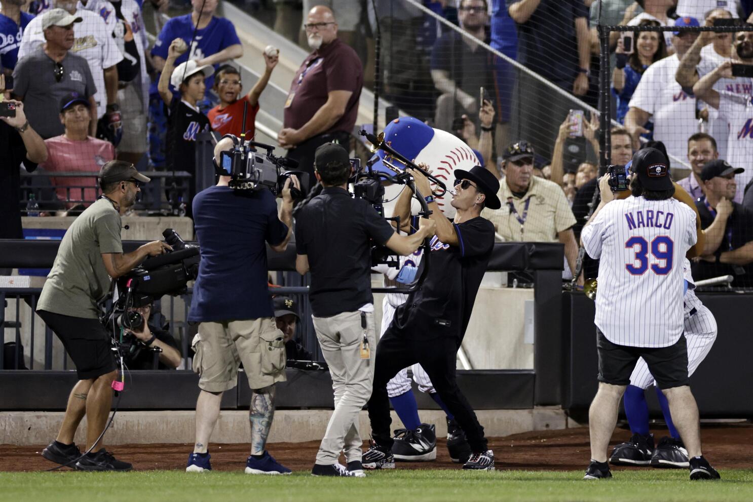 Timmy Trumpet plays horn, Nimmo saves Mets in 2-1 win vs LAD