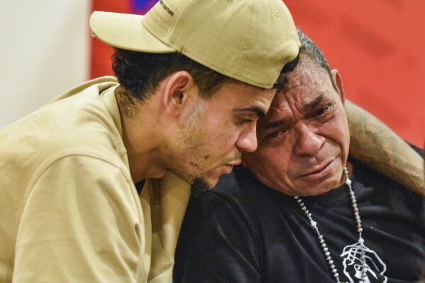 This photo released by Colombia's Football Federation shows Liverpool soccer player Luis Diaz, left, reuniting with his father Luis Manuel Díaz, days after his father was released from his kidnappers, in Barranquilla, Colombia, Tuesday, Nov. 14, 2023. The soccer player's father was kidnapped in northern Colombia by a unit of a guerrilla group in late October and released the previous week. (Colombia Football Federation via AP)