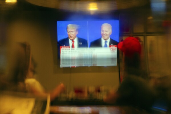Trump y Biden chocan sobre economía y aborto en su debate como candidatos  presidenciales | AP News