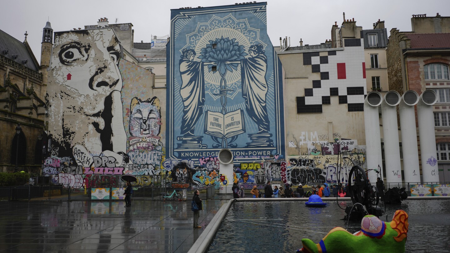 Comme Banksy, le mystère français « Invader » marque les villes avec de l’art.  Il pourrait surprendre les JO de Paris