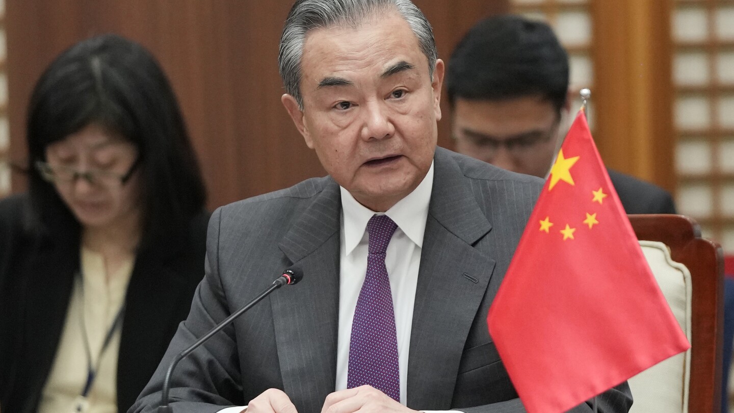 ПЕКИН АП — Китайският външен министър Ван И казва че
