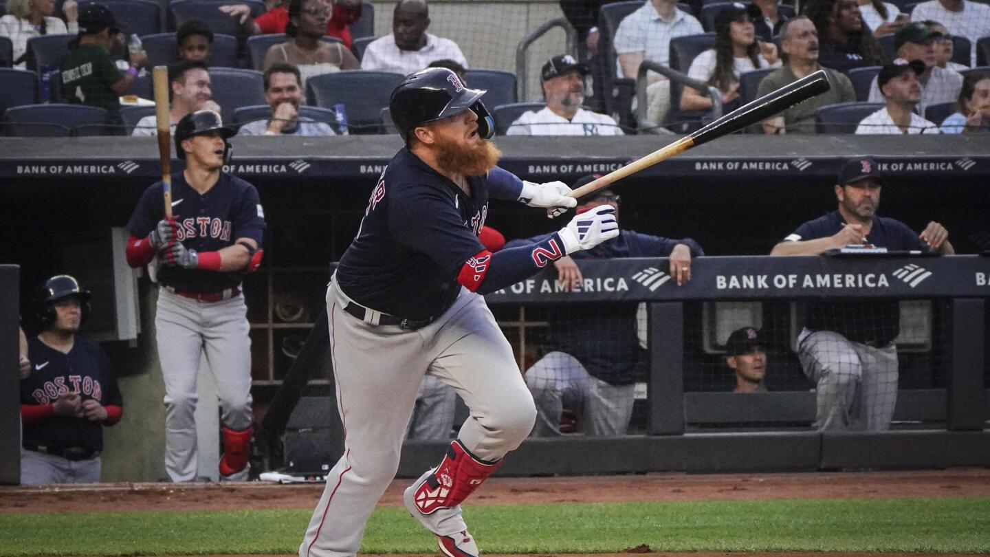Hernández lifts Red Sox over Yankees 3-2 in 10 innings to take