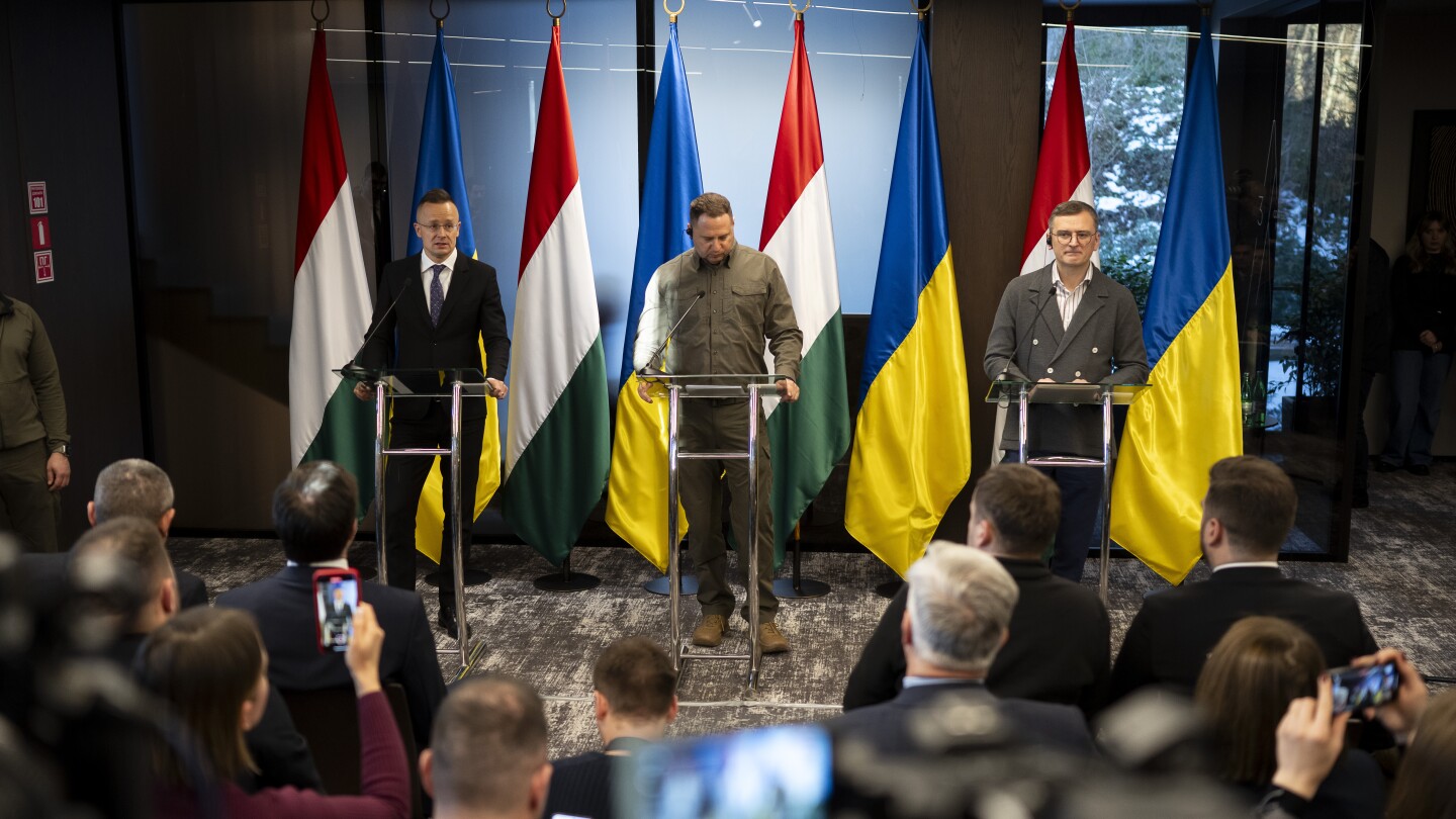 Украински и унгарски външни министри се срещат, но не успяват да преодолеят дипломатическата безизходица