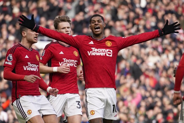 Manchester United's Marcus Rashford, right, celebrates after scoring his side's second goal with a penalty kick during an English Premier League soccer match between Manchester United and Everton at the Old Trafford stadium in Manchester, England, Saturday, March 9, 2024. (AP Photo/Dave Thompson)
