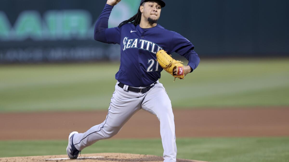 Castillo, Mariners agree to $108M, 5-year deal through '27 – WJBF