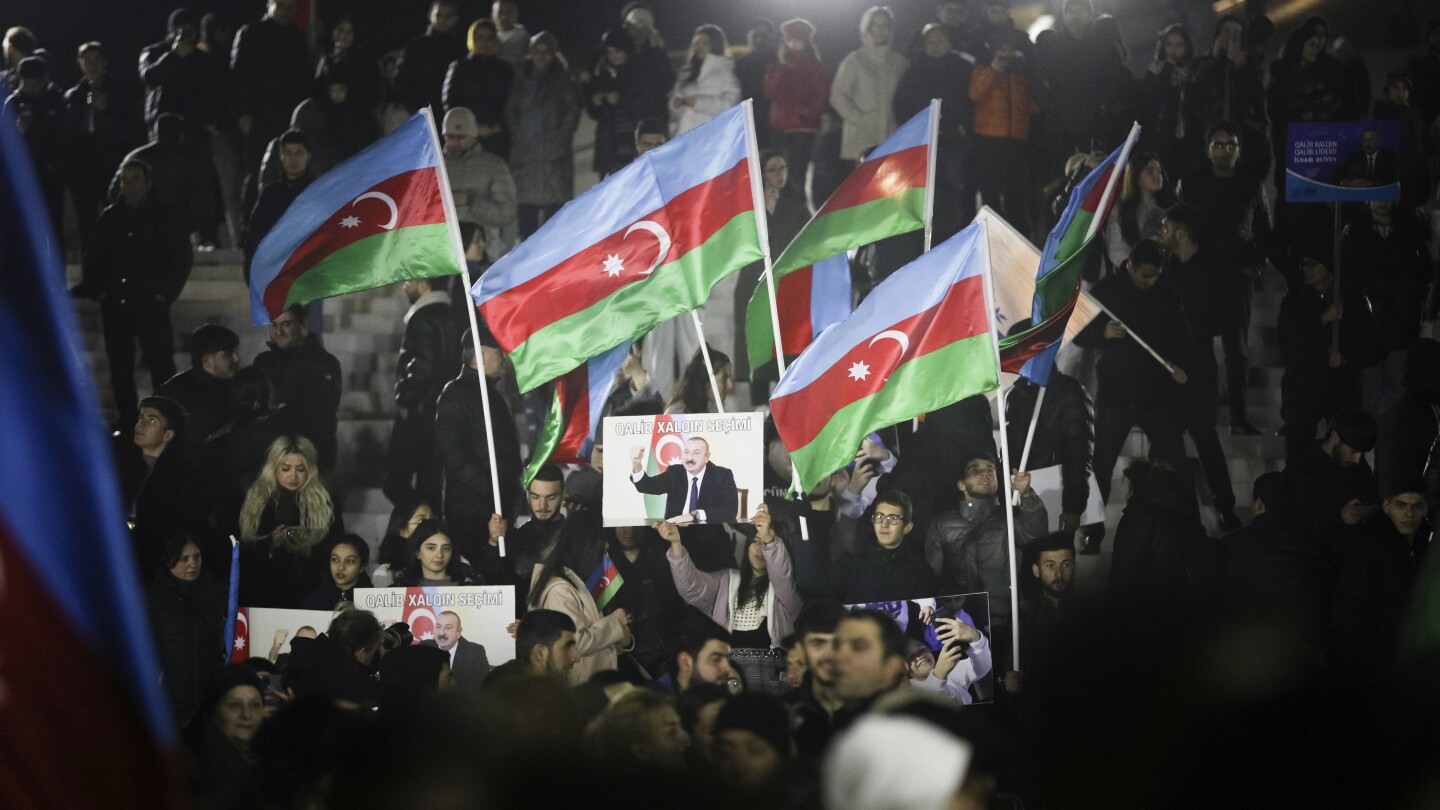 БАКУ, Азербайджан (AP) — Президентът на Азербайджан Илхам Алиев официално