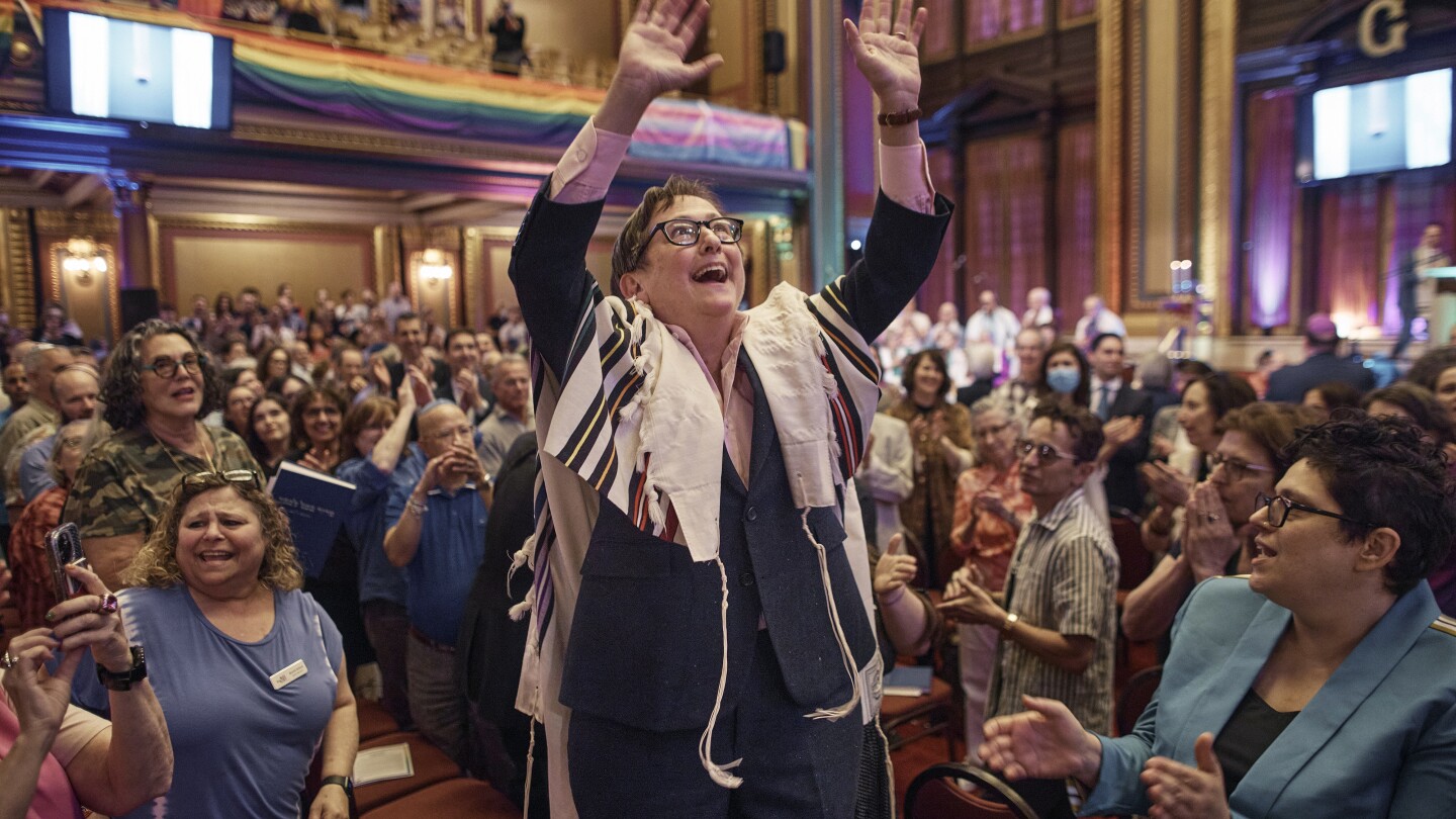 След 32 години като прогресивен глас за ЛГБТК евреите, равинът Шарън Клайнбаум се пенсионира