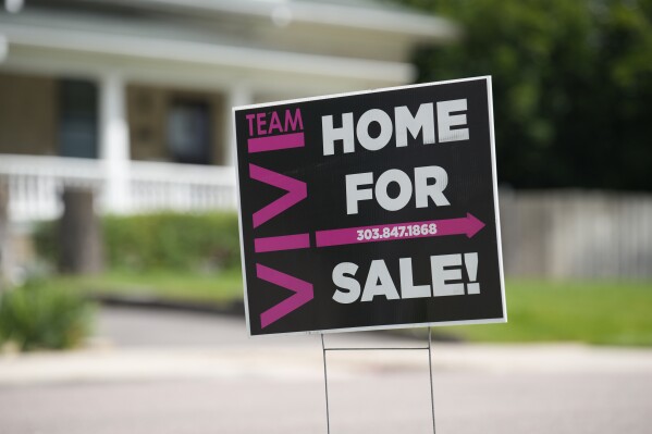 A for sale sign stands outside a single-family residence on Sunday, June 18, 2023, in Denver. On Thursday, Freddie Mac reports on this week's average U.S. mortgage rates. (AP Photo/David Zalubowski)
