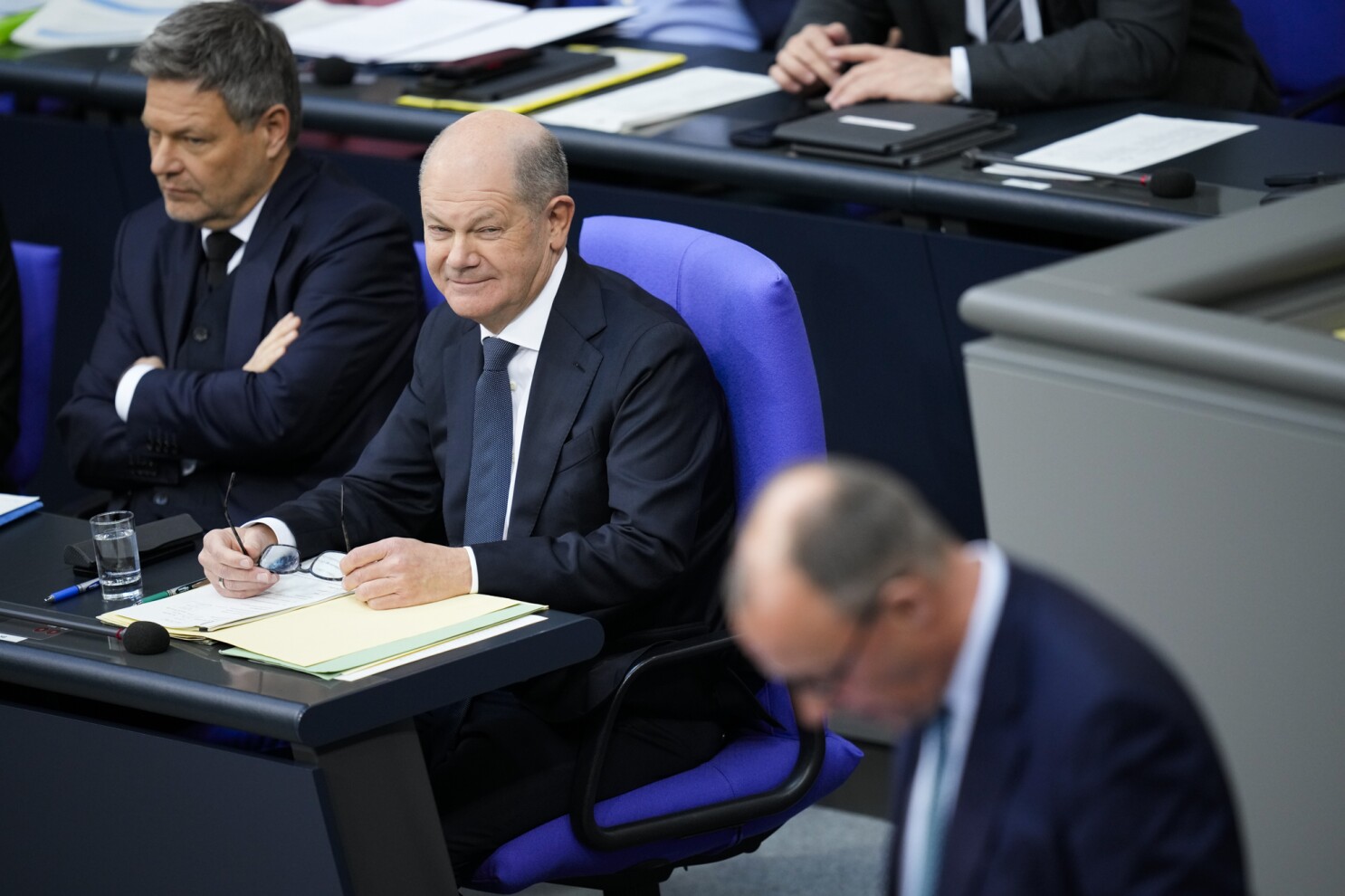 Scholz clashes with Merz over German economy and migration at last parliament meeting before poll