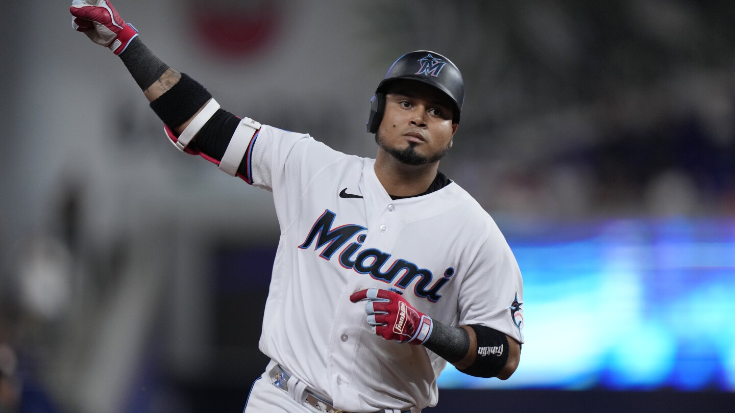 Carlos Perez, Eddie Rosario make MLB debuts with historic homers - Sports  Illustrated