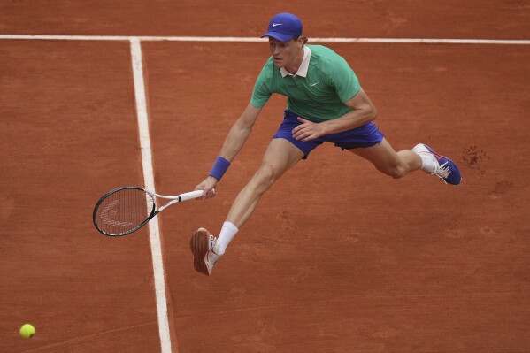 Italy's Jannik Sinner reaches for the ball as she plays Jiri Lehecka of the Czech Republic during their third round match of the French Tennis Open, at the Roland-Garros stadium, in Paris, Saturday, May 31, 2025. (AP Photo/Thibault Camus)