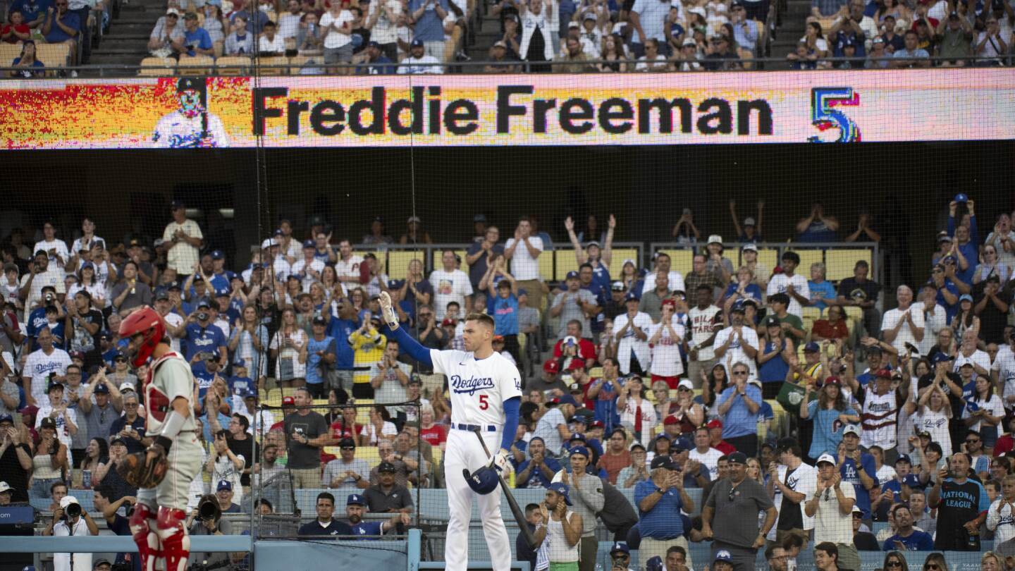 Freddie Freeman emocionado recebe abraço de Bryce Harper em retorno aos Dodgers enquanto filho doente se recupera
 #ÚltimasNotícias