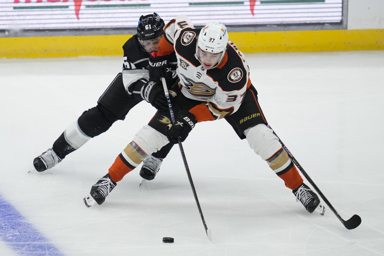 Why the Anaheim Ducks should move to their orange third jersey full time