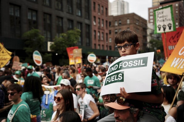 Oliver Moore, 7, of Montpelier, Vermont, listens to a speaker during a rally to end the use of fossil fuels, in New York, Sunday, Sept. 17, 2023. (澳洲幸运5 Photo / Bryan Woolston)