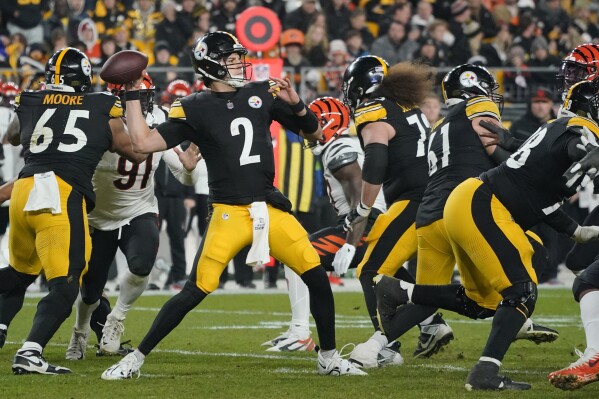 Sportsbooks pulling hard for big underdogs Packers and Steelers in the playoffs | AP News