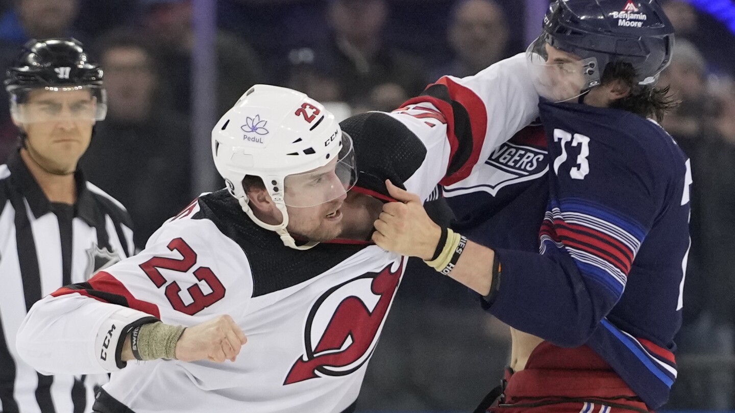 Full-on brawl erupts before puck drop at New York Rangers vs New Jersey Devils game
