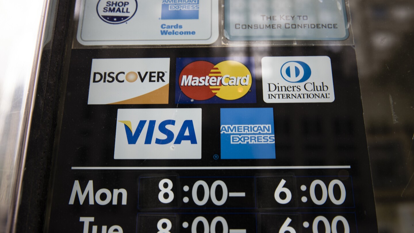 Американците са се натоварили с дългове по кредитни карти. Сега наемателите и бедните изостават