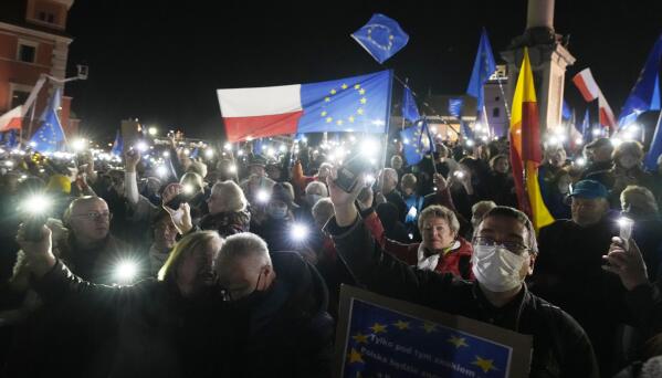 Poland's High-Court Move Unnerves EU, but Not Many Voters - WSJ
