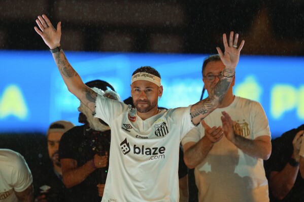 Welcome home Neymar! The Brazilian star returns to his boyhood club and  everyone's celebrating | AP News