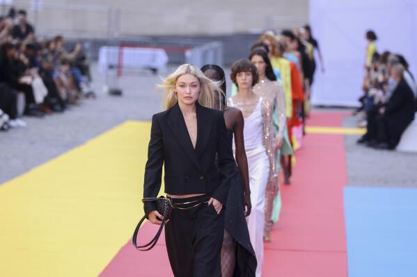 Stella McCartney Spring 2022 Ready-to-Wear Collection