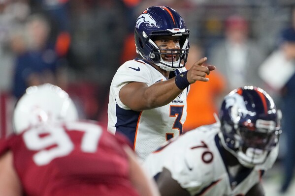 Russell Wilson throws TD pass before Cardinals mount comeback to beat  Broncos 18-17