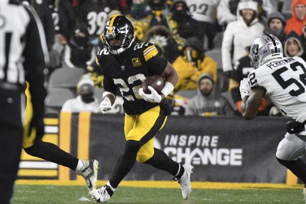 Pickett rising to the moment as the Steelers keep hope alive