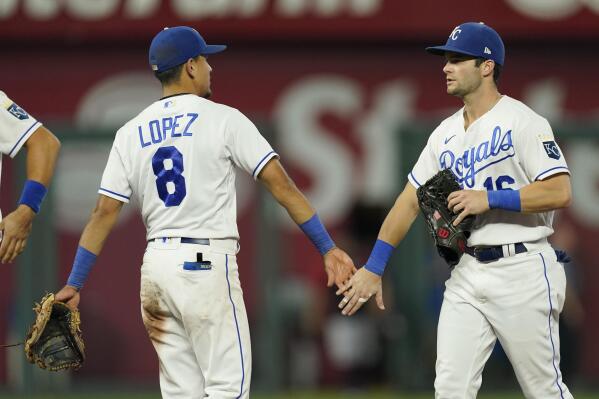 Royals catcher Salvador Perez exits game with injury