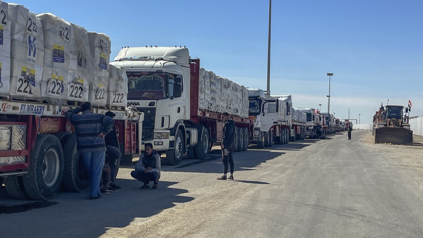 Israel is criticized after it bars Gaza aid to pressure Hamas to accept a new ceasefire proposal
