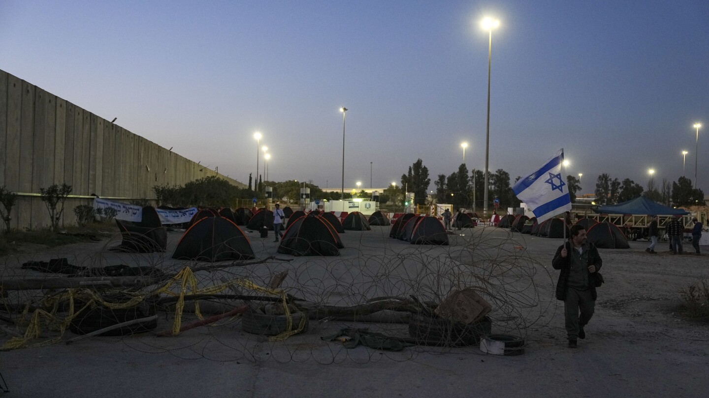 ЙЕРУСАЛИМ AP — Израел и Хамас проучват предложените условия за