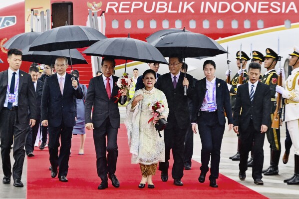 In this photo released by the Press and Media Bureau of the Indonesian Presidential Palace, Indonesian President Joko Widodo, center left, and his wife Iriana disembark from their plane upon arrival at Chengdu Tianfu International Airport in Chengdu, China, Thursday, July 27, 2023. Indonesian President Joko Widodo arrived Thursday in China and planned to meet with Chinese leader Xi Jinping, a state news agency reported. (Laily Rachev/Indonesian Presidential Palace via AP)