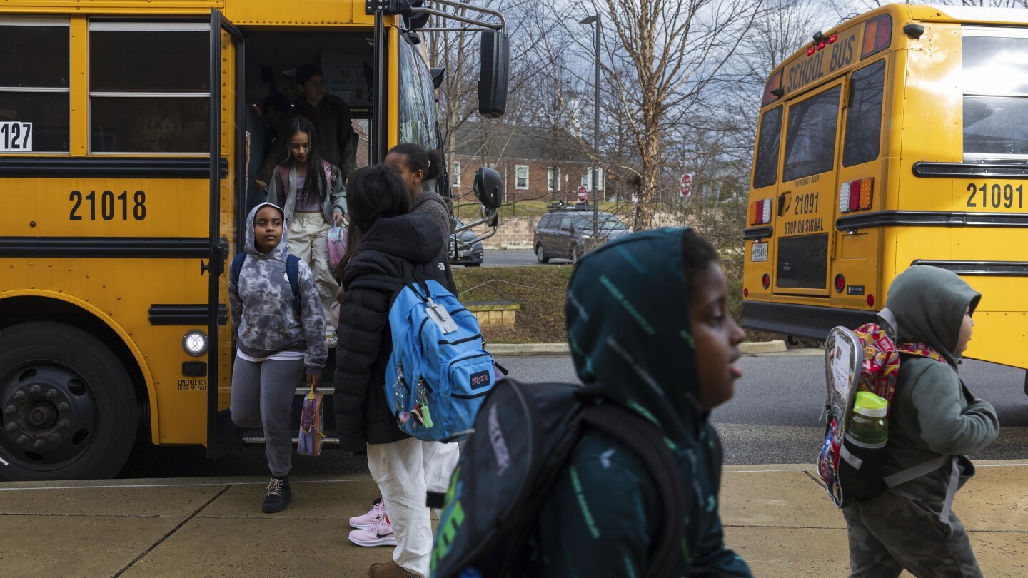 Електрическите училищни автобуси най-накрая напреднаха, но препятствията все още стоят