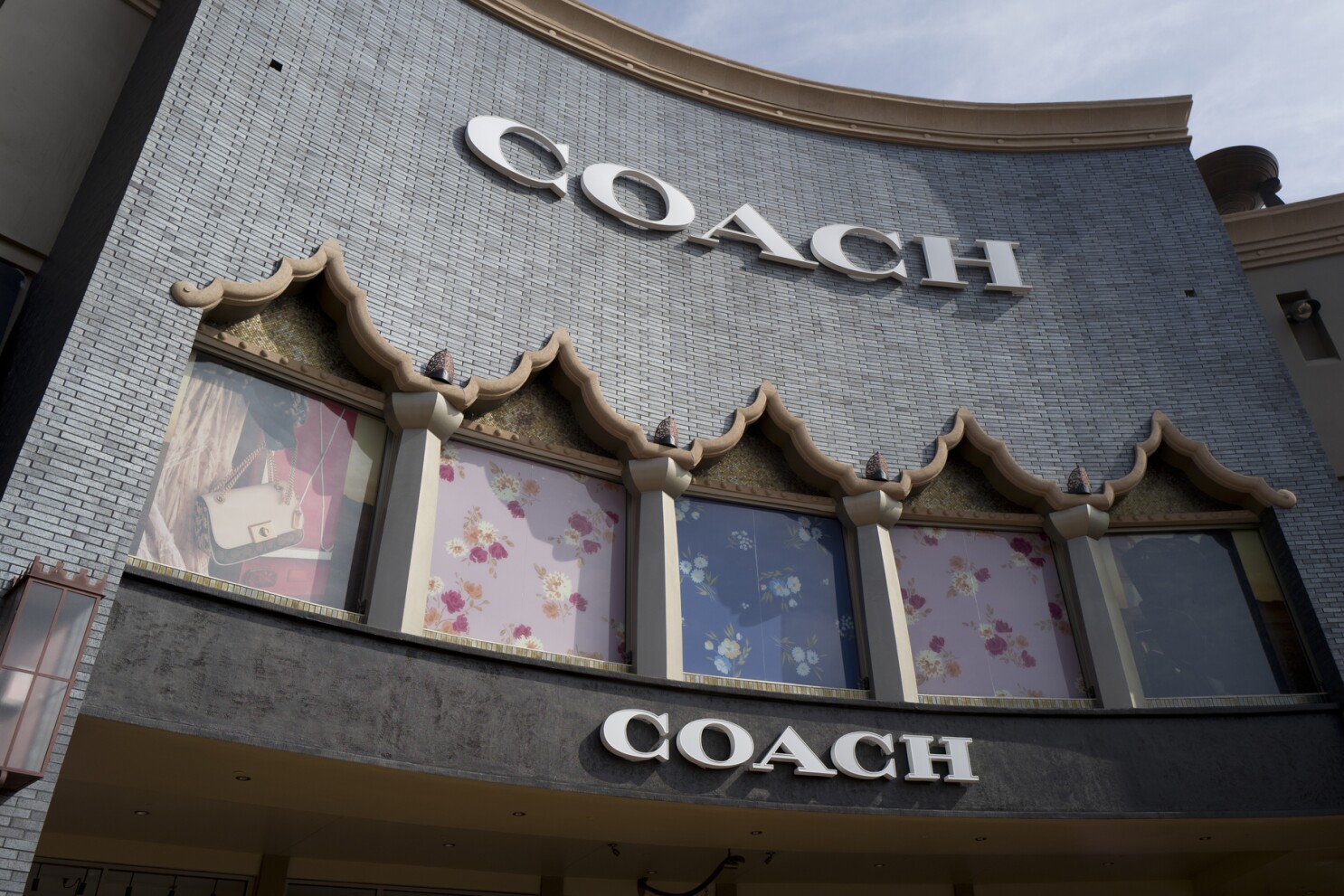Coach Owner to Buy Michael Kors Parent in $8.5 Billion Deal - BNN Bloomberg