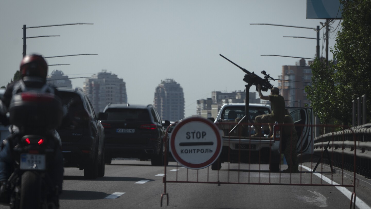 Zelensky mengatakan serangan Rusia yang terjadi pada malam hari melibatkan lebih dari 100 rudal dan sekitar 100 drone.