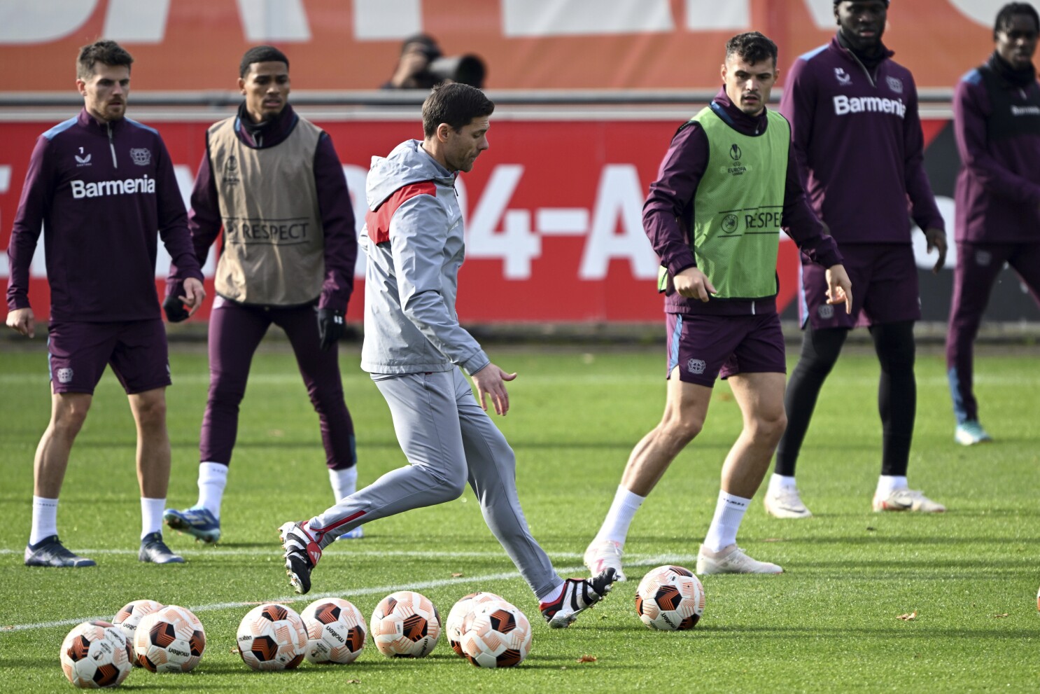 Xabi Alonso uses a career of playing for great coaches to write ..., image size:1486x991