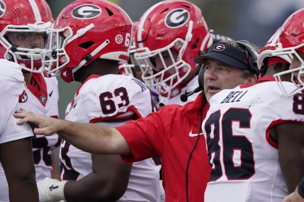 Georgia Bulldogs repeat as college football's national champion, thrashing  TCU