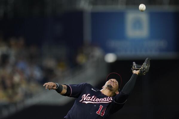 Ildemaro Vargas dedicates home run to mother