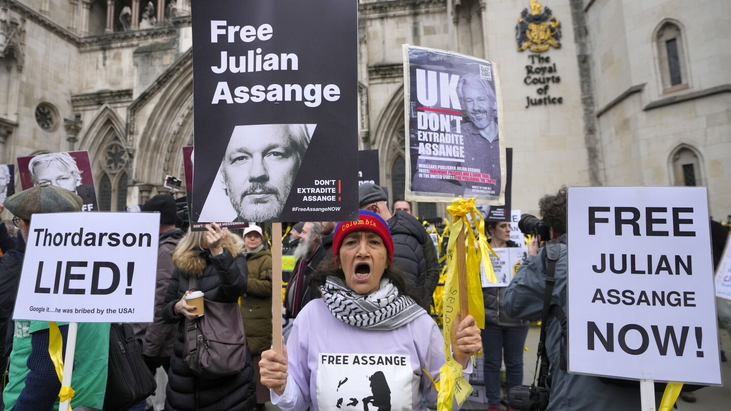 Адвокатите на САЩ ще кажат на британски съд защо Джулиан Асандж от WikiLeaks трябва да бъде изправен пред обвинения в шпионаж