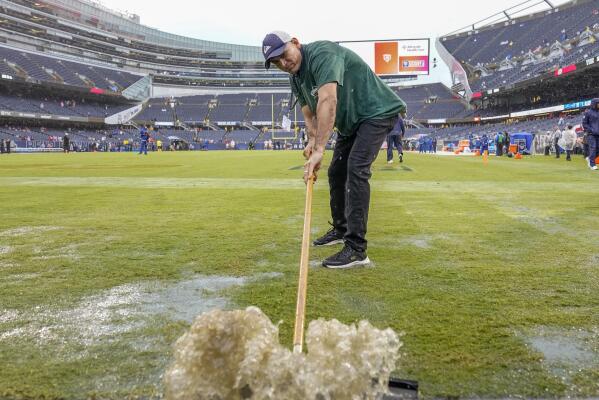 Chicago Bears Get 15-Yard Penalty for Using Towel During Downpour