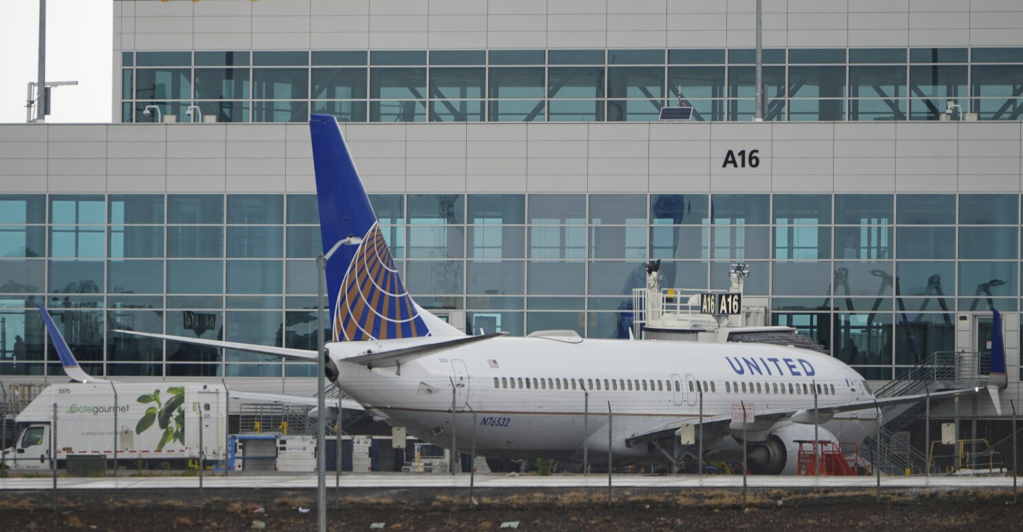 Officials plan to revamp the US air traffic control system. Here's a breakdown by the numbers